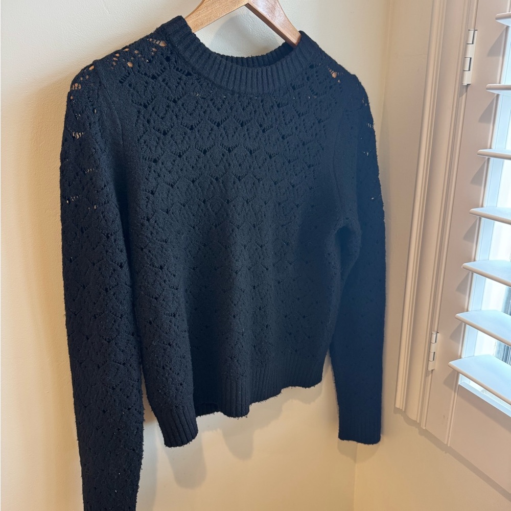 Universal Thread Women's Black Crew Neck Sweater